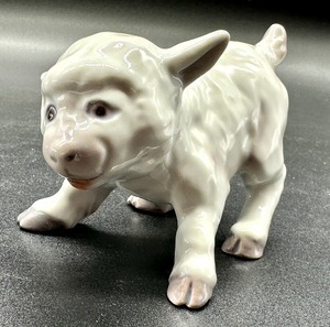 lot 114 image: Bing and Grndahl Lamb Figurine #2562
