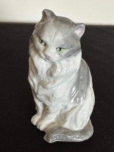 lot 134 image: Royal Worcester Long Haired Cat #3615