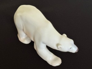 lot 138 image: Bing & Grndahl Polar Bear Figurine 2218