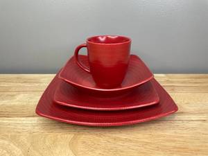lot 136 image: NEW Red Vanilla 16-Piece Dinnerware Set K