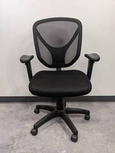 lot 148 image: Adjustable Black OfficeDesk Swivel Chair with Mesh Back G