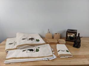 lot 146 image: NEW WoodsyCabin Themed Bathroom Items - Soap TraysDispenser, Hand Towels, Tissue Box Cover, and More K