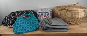 lot 159 image: Lunch Bags, Wicker Basket, Round Hat Box, Storage Organizer, Etc. K