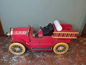 lot 458 image: Old Fashion Fire Truck P