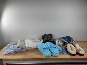 lot 170 image: NEW Womens Slippers, Shoes, and Sweatshirts K