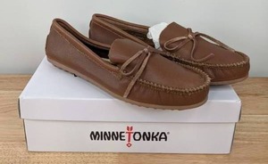 lot 32 image: NEW Minnetonka Womens Size 8 Kelsea Moccasin, Coffee N