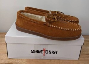 lot 60 image: Minnetonka Mens Size 9 Pile Lined Hardsole Slipper, Brown N