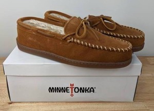 lot 55 image: Minnetonka Mens Size 11 Pile Lined Hardsole Slipper, Brown N