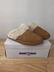 lot 89 image: Minnetonka Cinnamon Chesney Moccasin Womens 9M N