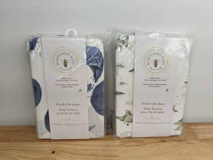 lot 99 image: Set of Two New Burts Bee Fitted Crib Sheets  K
