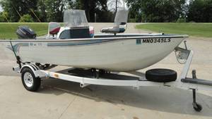 lot 2 image: 1996 Lowe, Evinrude with 1987 Ez Load Roller Trailer
