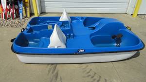 lot 3 image: Paddle Boat Pelican