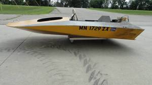 lot 4 image: Vintage Hydroplane  Skimmer boat