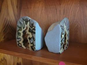 lot 55 image: Septarian Geode Bookends