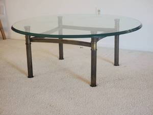 lot 18 image: Beautiful Contemporary Glass Top Cocktail Table