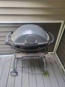 lot 52 image: Weber Q Portable Grill