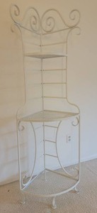 lot 46 image: Classic White Wire Corner Accent Shelf