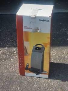 lot 101 image: Holmes Tower Ceramic Space Heater