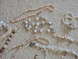 lot 16 image: Real Natural Pearl Jewelry Collection