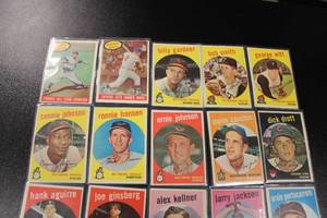 lot 182 image: 1959 Topps Baseball Card Lot  20 Cards