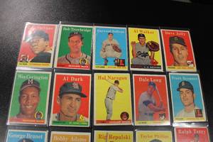 lot 183 image: 1958 Topps Baseball Card Lot  20 Cards