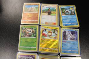 lot 194 image: Pokemon Holo & Reverse Holo Lot  300 Cards
