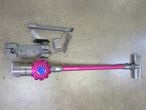 Dyson V6 Motorhead Cordless Stick Vaccum, Used, Has Attachments, Works