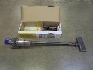 Dyson Cyclone V10 Total Clean Cordless Stick Vaccum, Used, Has Attachments, Works