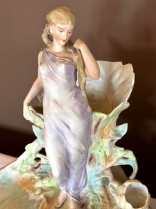 Antique Porcelaine Figurine