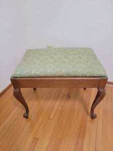 lot 37 image: Vintage Sewing or Piano Bench
