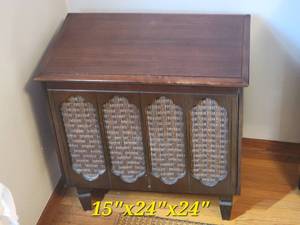 lot 40 image: Vintage Cane Detailed Laundry Cabinet Hamper