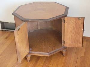 lot 43 image: Retro MCM Octagonal Side Table