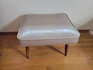 lot 22 image: Pin-leg MCM Footstool