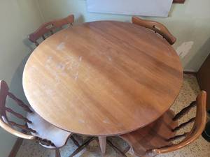 lot 50 image: Maple Carolina Dining Table and Chair Set