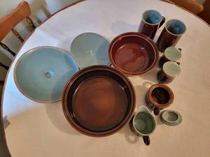 lot 13 image: Redwing Village Green Pattern MCM China Service