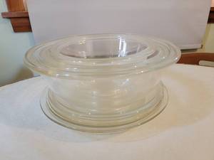 lot 28 image: Pyrex Baking Glass Group