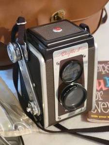 lot 29 image: Kodak Duraflex 4 Camera Kit
