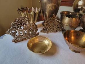 lot 76 image: Assorted Brass Dcor Items Group