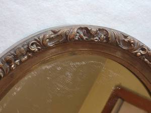 lot 77 image: Oval Gilt Dcor Mirror