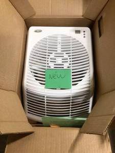 AIRCARE 6-Gal. Evaporative Humidifier for 2700 sq. ft.   Customer Returns See Pictures