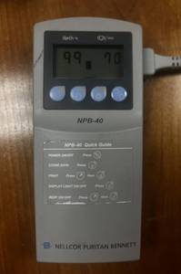 Nellcor Puritan Bennett Model NPB-40 Pulse Oximeter with finger sensor