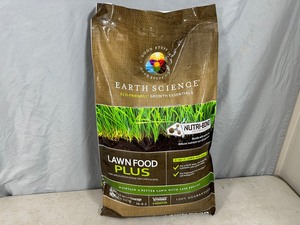 lot 28 image: New 20 lb Bag of Lawn Food Plus