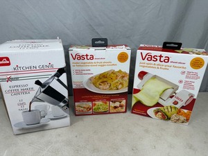 lot 44 image: New Espresso Coffe Maker, 2 Vasta Veggie Slicers