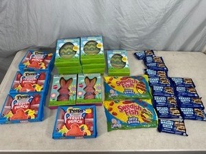 lot 61 image: Snacks, Candy, Fig bars