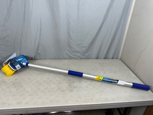 lot 76 image: New Telescoping Wash Brush