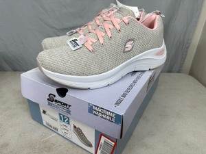 lot 81 image: New Skechers Arch Comfort Shoes - Size 12