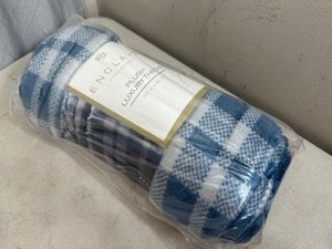 lot 85 image: New Enclave Plush Luxury Throw Blanket