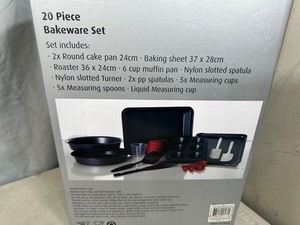 lot 127 image: New 20 Piece Bakeware Set