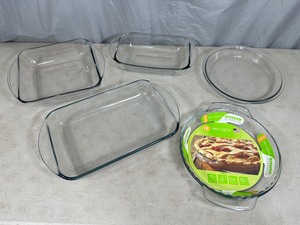lot 152 image: 5 New Glass Baking Dishes