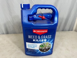 lot 195 image: New Gallon of Weed and Grass Killer